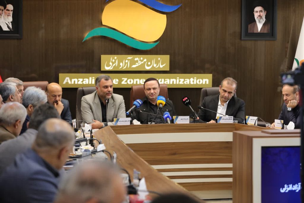 مناطق آزاد بهترین و بیشترین نقش و ظرفیت را در تحقق سیاست‌های کلی اقتصاد مقاومتی برخوردار می‌باشند